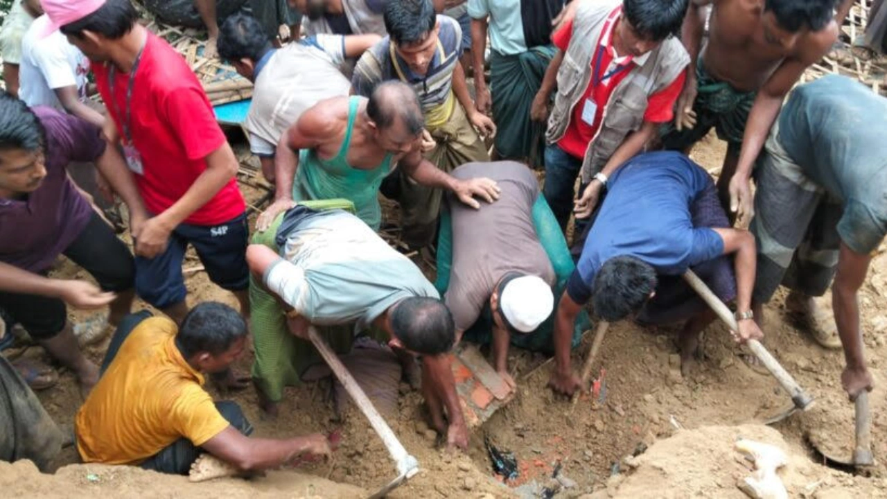 রোহিঙ্গা ক্যাম্পে পাহাড়ধসে নিহত ৮ আহত ৫