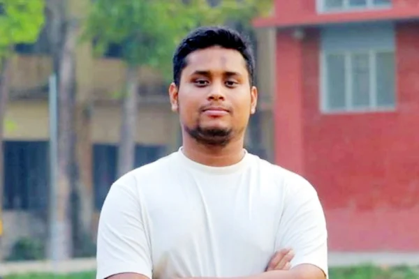 রাজনৈতিক পরিচয় নয়, চাকরিতে মেধা-যোগ্যতাই প্রধান: হাসনাত আবদুল্লাহ