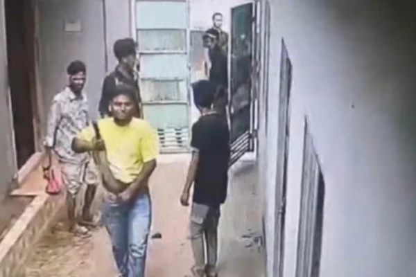 দিনেদুপুরে ব্যবসায়িক অফিসে হামলা-ভাঙচুর, লুটপাটের অভিযোগে মামলা