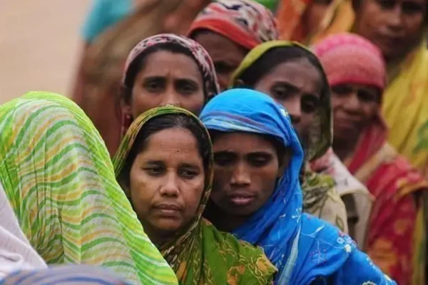 ছয় কারণে নিম্ন মধ্যবিত্ত থেকে দরিদ্র হওয়ার ঝুঁকিতে ৬ কোটি বাংলাদেশি