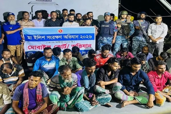 মেঘনায় ইলিশ শিকারের দায়ে ২৪ জেলের কারাদণ্ড