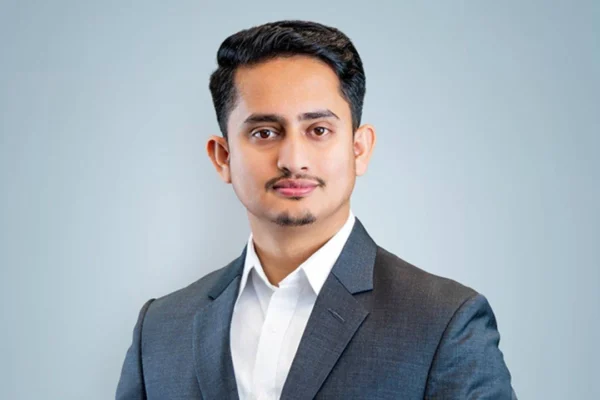কতটা দেউলিয়া হলে পার্টির মুখপাত্র উপসচিব পদমর্যাদায় চাকরি করবেন: সারজিস 