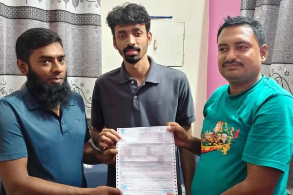 রাতে গ্রাহকের বাড়িতে হাজির পল্লী বিদ্যুতের ডিজিএম, লাখ টাকার বিল নামলো ১১৮২ টাকায়