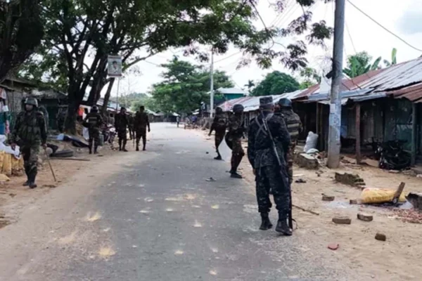 সাজেকে আইনশৃঙ্খলা বাহিনীর সঙ্গে অবরোধকারীদের সংঘর্ষ