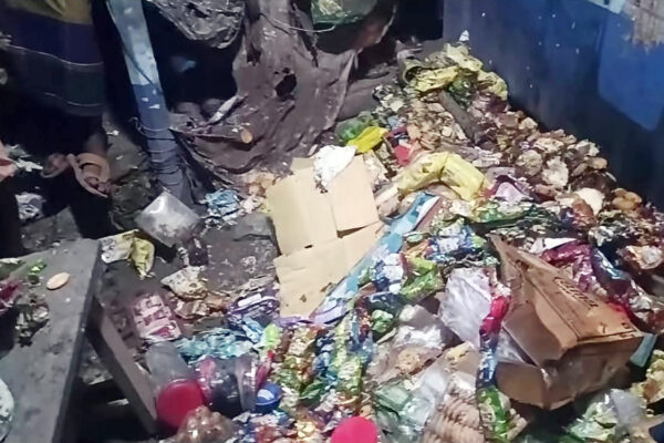 নেত্রকোনায় বাকিতে সিগারেট না দেওয়ায় দোকানে পেট্রোল ঢেলে আগুন, দোকানি দগ্ধ