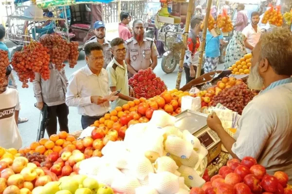 নিত্যপণ্য ও এলপি গ্যাসের বাজারে অভিযান : ১০২ প্রতিষ্ঠানকে জরিমানা