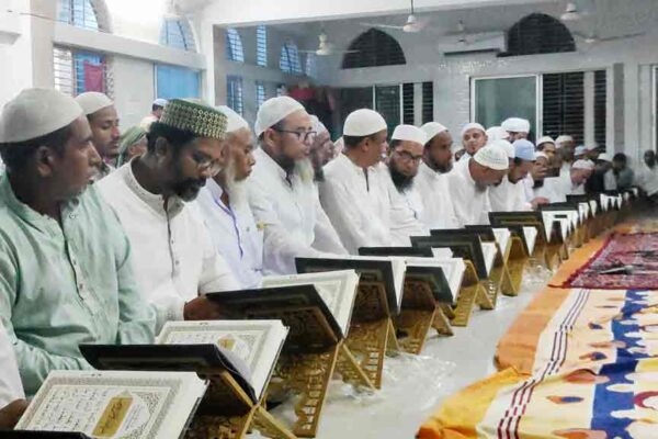 বয়স বাড়লেও থামেনি কোরআন শেখার স্পৃহা
